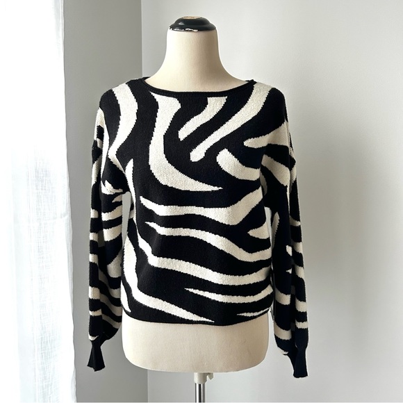 Cyrus Sweaters - 🍒NWT Women’s CYRUS Black/Cream Sweater with Zebra Pattern. Size: Extra Small